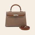 Sac à main Le Milano 22 coloris Kaki Brown (taupe), fermoir argenté et bandoulière cognac